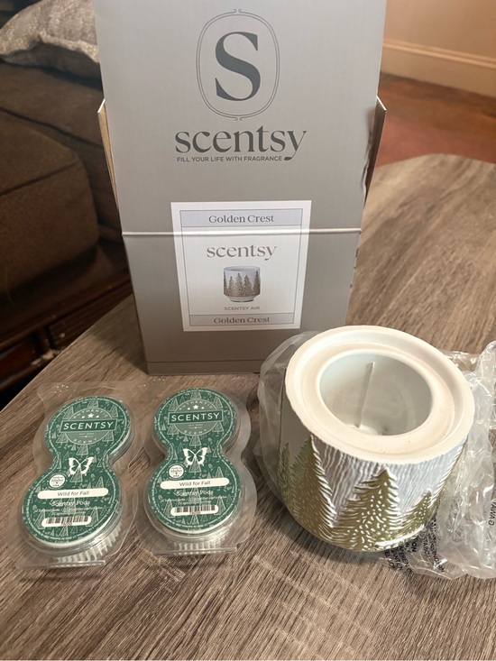 Scentsy Other - Scentsy Golden Crest Ceramic diffuser with wild for fall pods